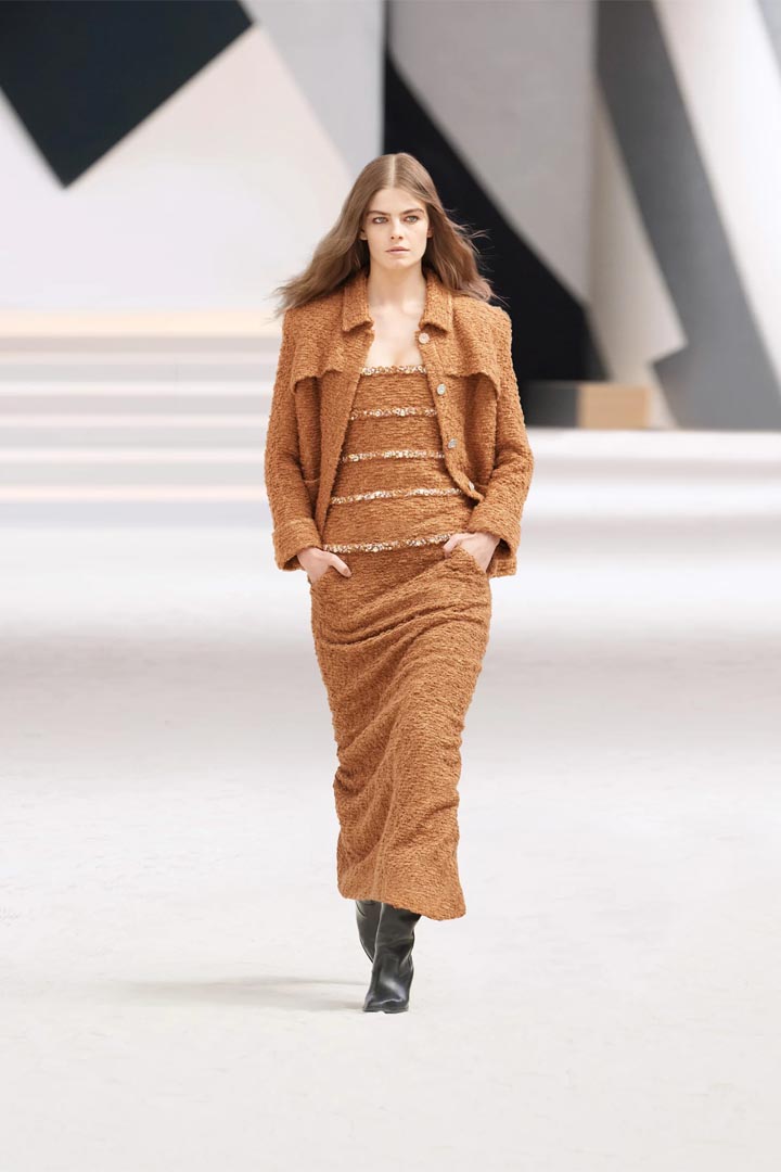 LOOK 02 CHANEL HAUTE COUTURE COLLECTION - AUTUMN-WINTER 2022-2023 HAUTE COUTURE WEEK