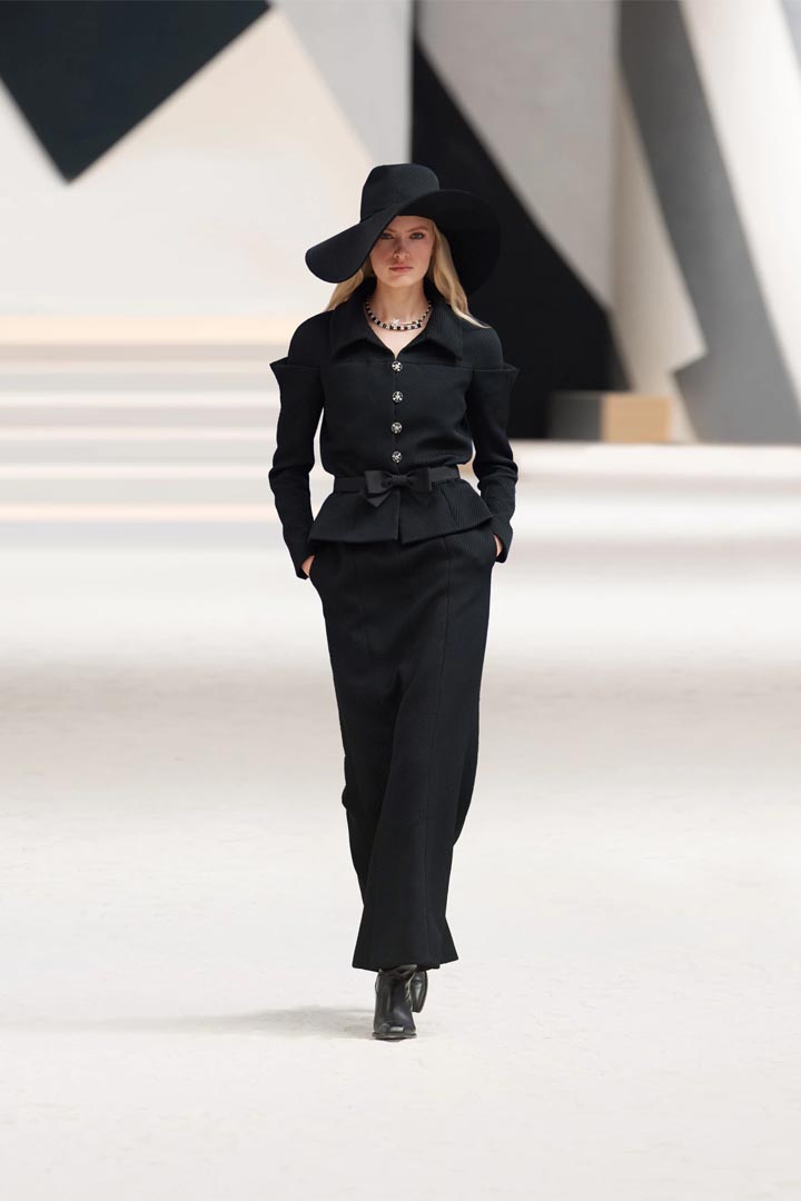 LOOK 23 CHANEL HAUTE COUTURE COLLECTION - AUTUMN-WINTER 2022-2023 HAUTE COUTURE WEEK