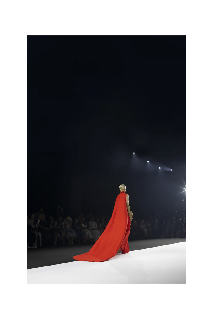 N°4 - JUMPSUIT AND LONG ASYMMETRICAL TUNIC IN RED WOOL GAZAR STÉPHANE ROLLAND HAUTE COUTURE COLLECTION - AUTUMN-WINTER 2022-2023 HAUTE COUTURE WEEK