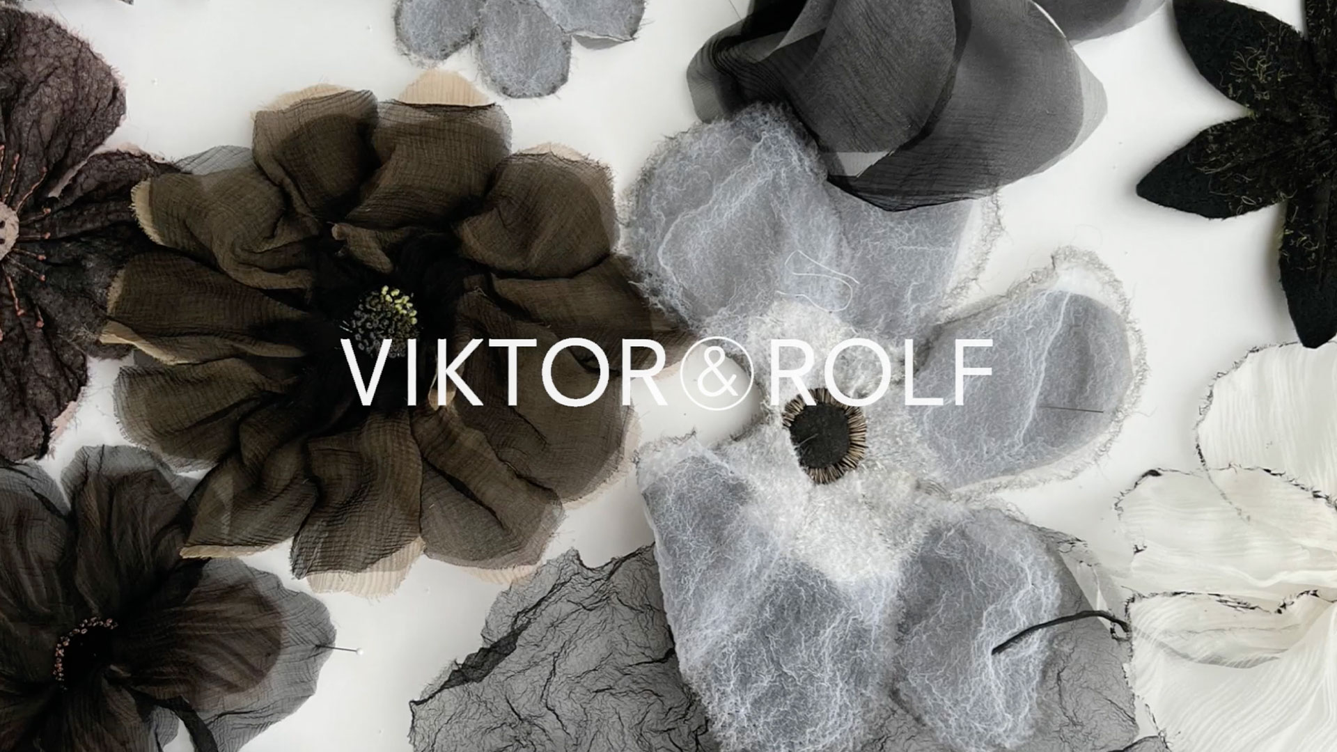 SPRING-SUMMER 2022 VIKTOR & ROLF HAUTE COUTURE COLLECTION