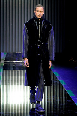042 - GIORGIO ARMANI FALL-WINTER 2022/2022 MILAN FASHION WEEK READY-TO-WEAR WOMEN'S & MEN'S COLLECTION