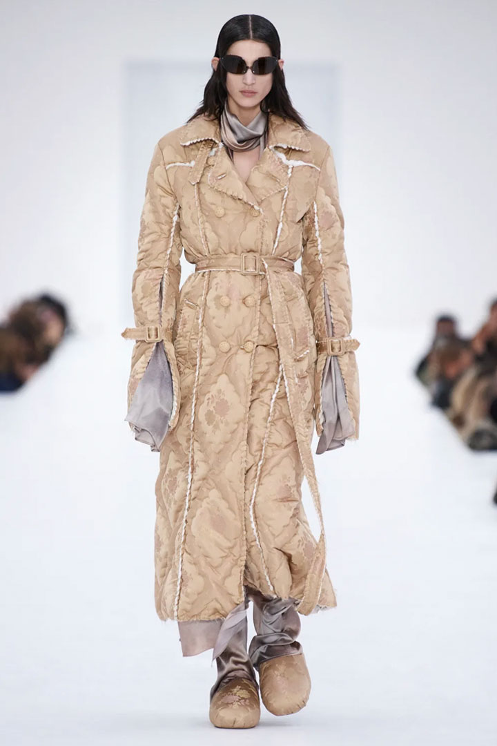 010 FALL-WINTER 2022/2023 ACNE STUDIOS PARIS FASHION WEEK READY-TO-WEAR WOMEN'S COLLECTION