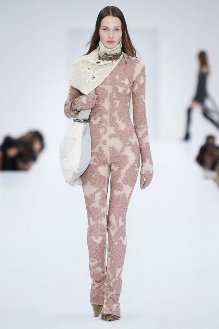 038 FALL-WINTER 2022/2023 ACNE STUDIOS PARIS FASHION WEEK READY-TO-WEAR WOMEN'S COLLECTION