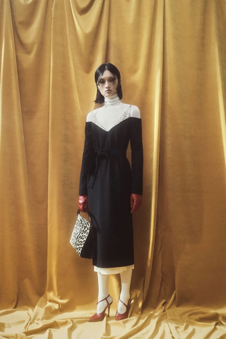 050 FALL-WINTER 2022/2023 DRIES VAN NOTEN PARIS FASHION WEEK READY-TO-WEAR WOMEN'S COLLECTION