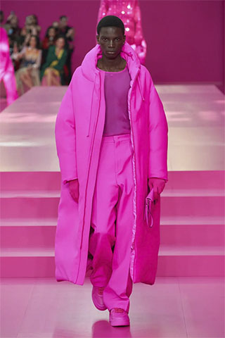 008 - VALENTINO FALL-WINTER 2022/2023 PARIS FASHION WEEK READY-TO-WEAR WOMEN'S COLLECTION