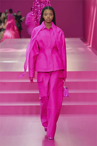 022 - VALENTINO FALL-WINTER 2022/2023 PARIS FASHION WEEK READY-TO-WEAR WOMEN'S COLLECTION