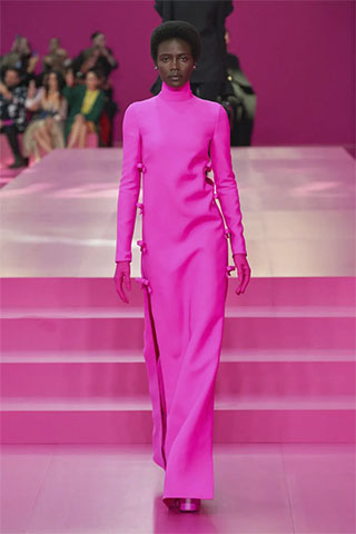 039 - VALENTINO FALL-WINTER 2022/2023 PARIS FASHION WEEK READY-TO-WEAR WOMEN'S COLLECTION