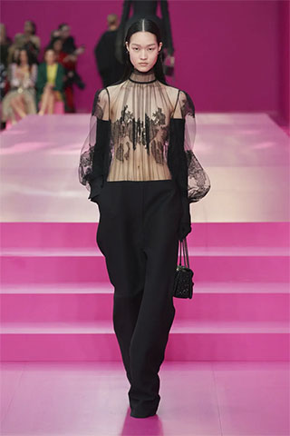 050 - VALENTINO FALL-WINTER 2022/2023 PARIS FASHION WEEK READY-TO-WEAR WOMEN'S COLLECTION