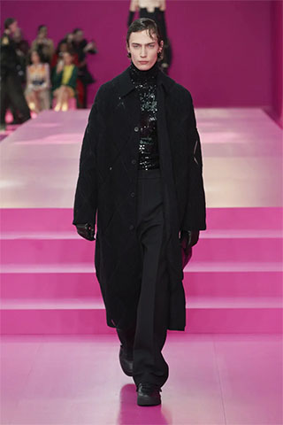 069 - VALENTINO FALL-WINTER 2022/2023 PARIS FASHION WEEK READY-TO-WEAR WOMEN'S COLLECTION