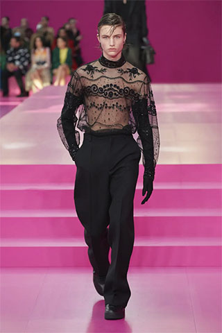 071 - VALENTINO FALL-WINTER 2022/2023 PARIS FASHION WEEK READY-TO-WEAR WOMEN'S COLLECTION