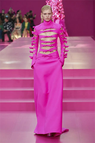 076 - VALENTINO FALL-WINTER 2022/2023 PARIS FASHION WEEK READY-TO-WEAR WOMEN'S COLLECTION