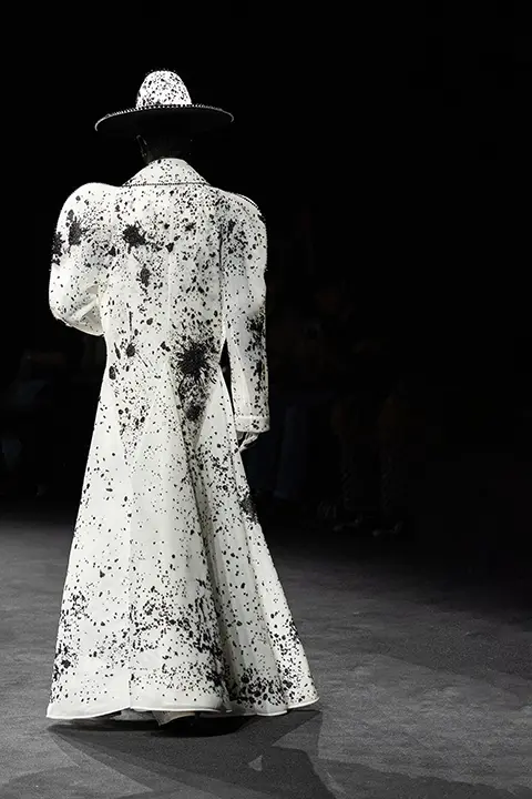 Look N°10 from Robert Wun Autumn/Winter 2025-2026 Couture Collection