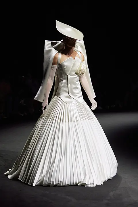 Look N°15 from Robert Wun Autumn/Winter 2025-2026 Couture Collection