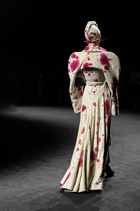 Look N°22 from Robert Wun Autumn/Winter 2025-2026 Couture Collection