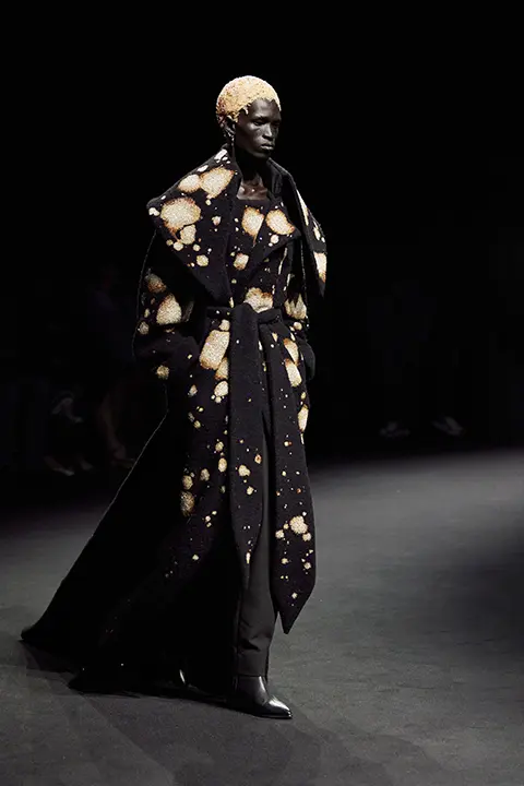 Look N°23 from Robert Wun Autumn/Winter 2025-2026 Couture Collection
