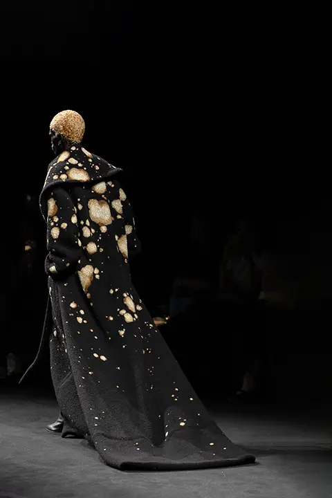 Look N°24 from Robert Wun Autumn/Winter 2025-2026 Couture Collection