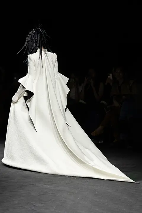 Look N°32 from Robert Wun Autumn/Winter 2025-2026 Couture Collection