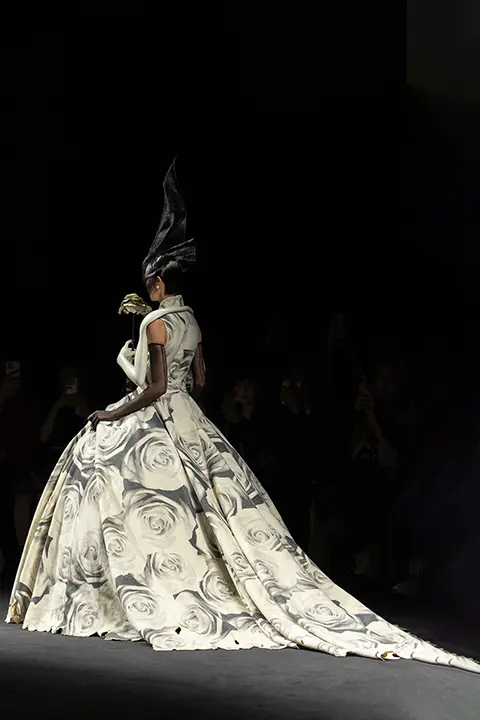 Look N°40 from Robert Wun Autumn/Winter 2025-2026 Couture Collection