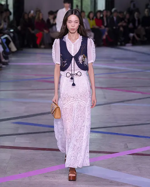 Look N°3 « UNSTILL » By SHIATZY CHEN