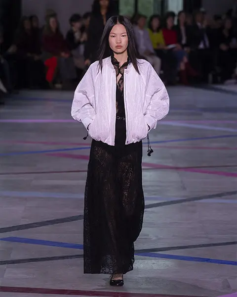 Look N°17 « UNSTILL » By SHIATZY CHEN