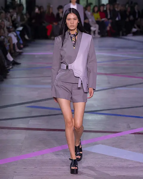 Look N°19 « UNSTILL » By SHIATZY CHEN
