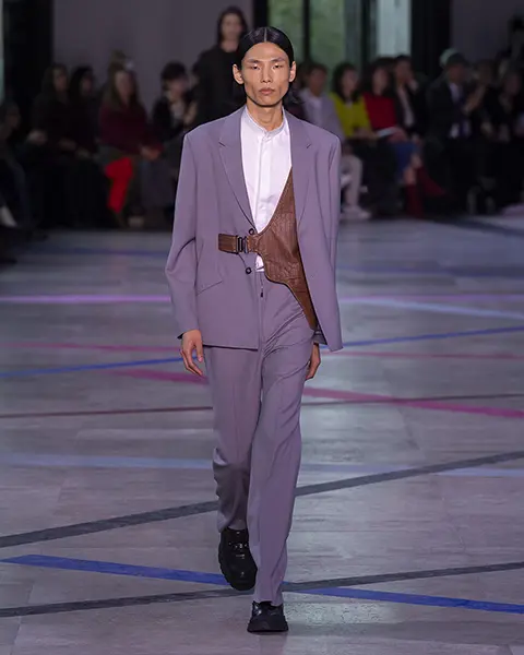 Look N°20 « UNSTILL » By SHIATZY CHEN