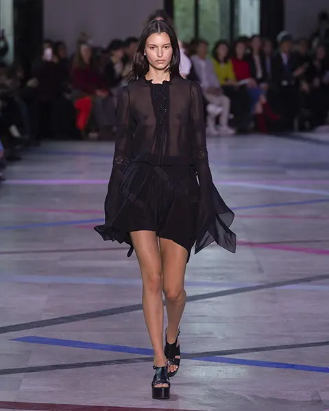 Look N°21 « UNSTILL » By SHIATZY CHEN