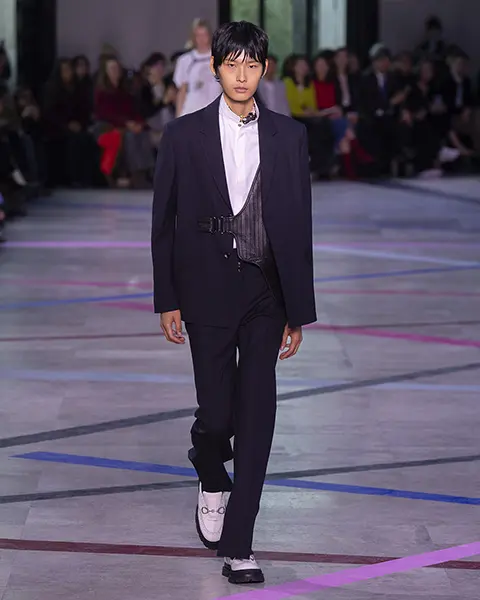 Look N°23 « UNSTILL » By SHIATZY CHEN