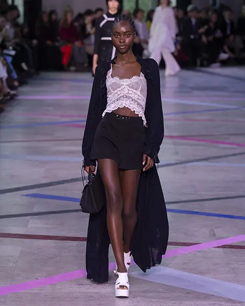 Look N°26 « UNSTILL » By SHIATZY CHEN