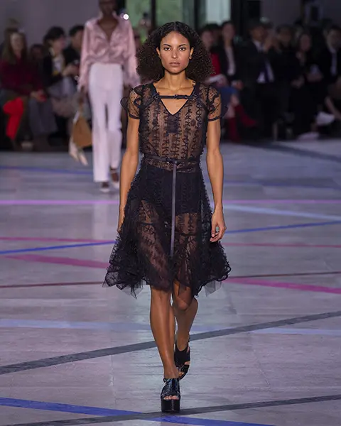 Look N°30 « UNSTILL » By SHIATZY CHEN