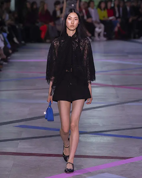 Look N°32 « UNSTILL » By SHIATZY CHEN