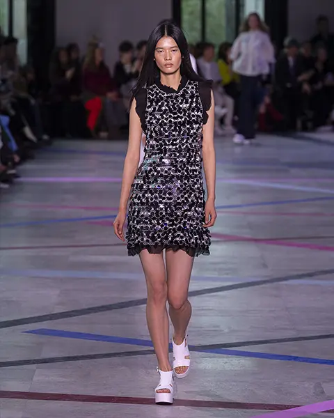 Look N°33 « UNSTILL » By SHIATZY CHEN