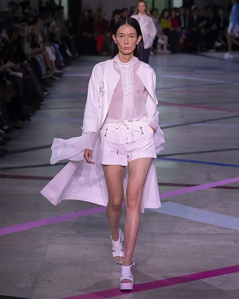 Look N°34 « UNSTILL » By SHIATZY CHEN