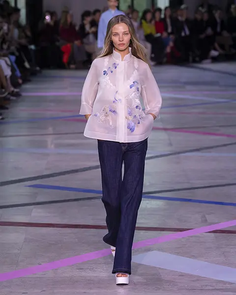 Look N°35 « UNSTILL » By SHIATZY CHEN
