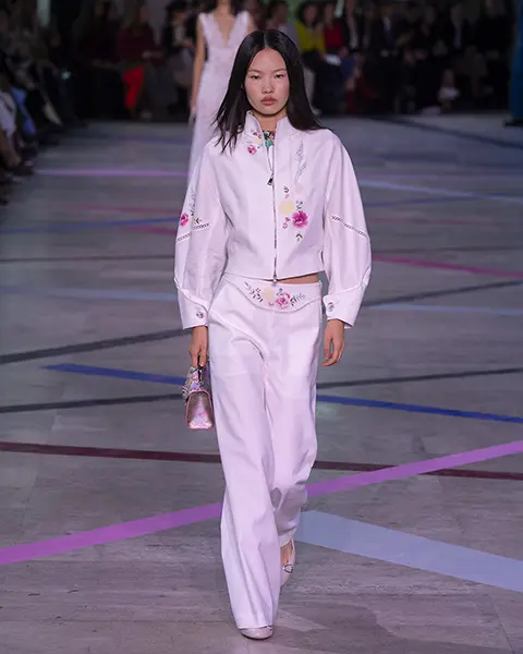 Look N°46 « UNSTILL » By SHIATZY CHEN