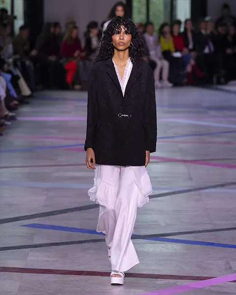 Look N°53 « UNSTILL » By SHIATZY CHEN