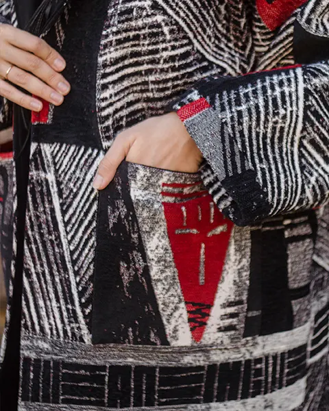 Editorial slide from Woven Stories — Darí Textil 2026 by Darya Pronyushkina.