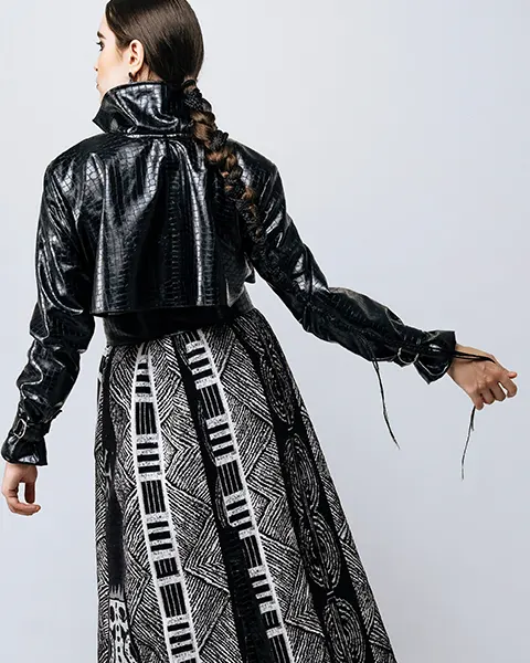 Editorial slide from Woven Stories — Darí Textil 2026 by Darya Pronyushkina.