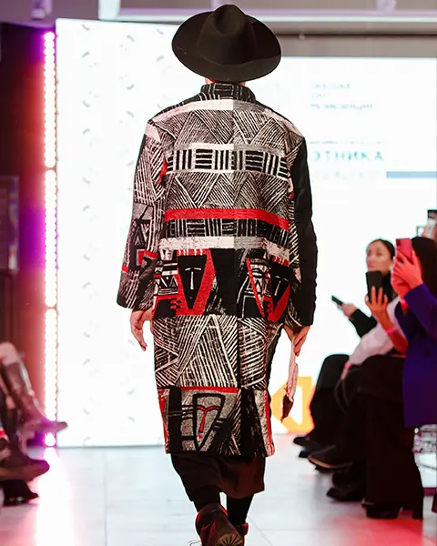 Editorial slide from Woven Stories — Darí Textil 2026 by Darya Pronyushkina.