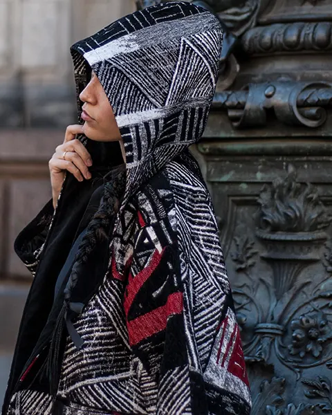 Editorial slide from Woven Stories — Darí Textil 2026 by Darya Pronyushkina.