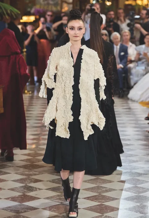 Franck Sorbier — Le Parfum des Globe Trotteuses — Haute Couture Winter 2026–2027 — Look N°6