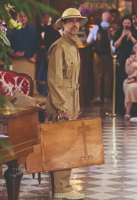 Franck Sorbier — Le Parfum des Globe Trotteuses — Haute Couture Winter 2026–2027 — Look N°10