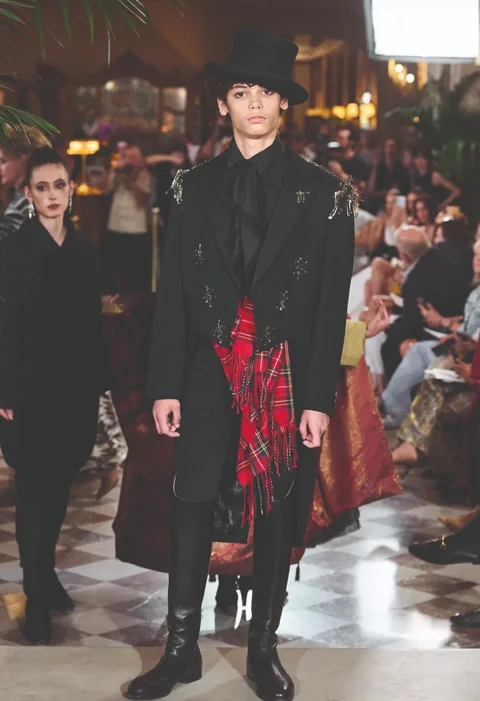 Franck Sorbier — Le Parfum des Globe Trotteuses — Haute Couture Winter 2026–2027 — Look N°12