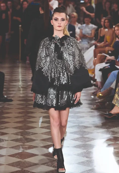 Franck Sorbier — Le Parfum des Globe Trotteuses — Haute Couture Winter 2026–2027 — Look N°21