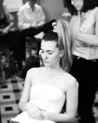 Preshow N°4 from the Franck Sorbier Le Parfum des Globe Trotteuses Haute Couture collection