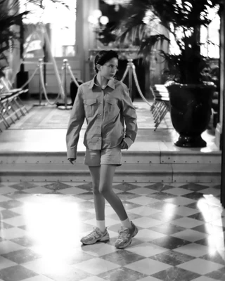 Preshow N°8 from the Franck Sorbier Le Parfum des Globe Trotteuses Haute Couture collection
