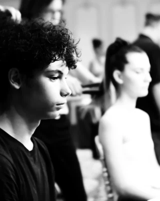 Preshow N°10 from the Franck Sorbier Le Parfum des Globe Trotteuses Haute Couture collection