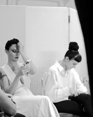 Preshow N°11 from the Franck Sorbier Le Parfum des Globe Trotteuses Haute Couture collection