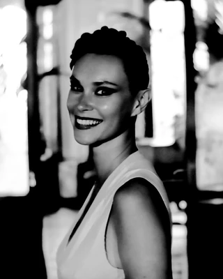 Preshow N°14 from the Franck Sorbier Le Parfum des Globe Trotteuses Haute Couture collection