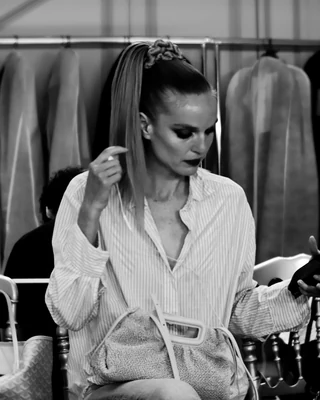 Preshow N°17 from the Franck Sorbier Le Parfum des Globe Trotteuses Haute Couture collection